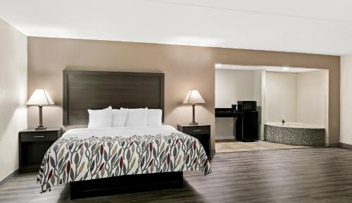 Superior King with Jetted Tub Non-Smoking