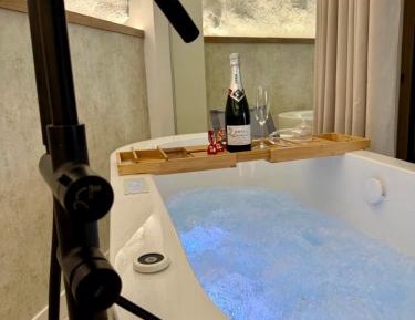 Deluxe Suite with Sea View