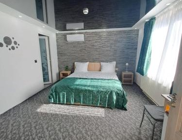 Suite with Mountain View