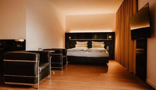 Junior King Suite with Forest View