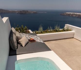 Deluxe Suite with Outdoor Heated Jacuzzi