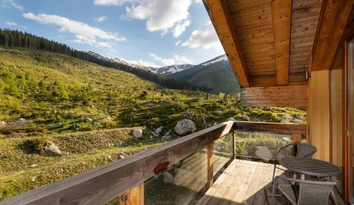 Two-Bedroom Apartment with Mountain View