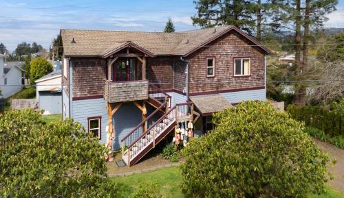 Three-Bedroom Holiday Home 
