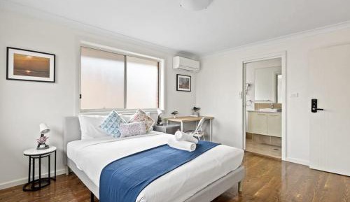 Queen Room with Private Bathroom