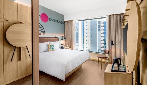 Moxy Executive Sleeper Queen Room with City View