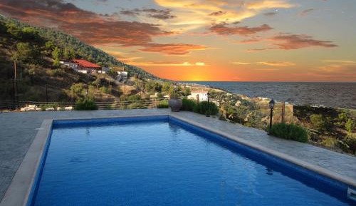 Three-Bedroom Villa with Private Pool and Sea View