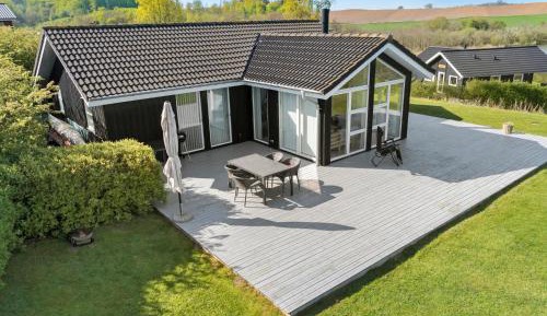 Three-Bedroom Holiday Home 