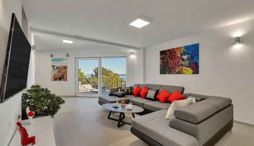 Three-Bedroom Apartment with Terrace and Sea View
