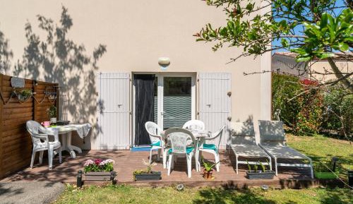 Villa with Garden View