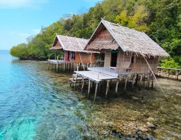 Deluxe Room (2 Adults + 1 Child)