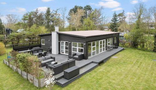 Three-Bedroom Holiday Home 