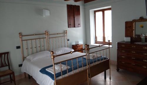King Room with Roll-In Shower - Disability Access