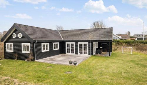 Three-Bedroom Holiday Home 