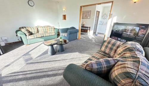 Queen Room with Shared Bathroom