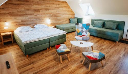 Deluxe Family Room