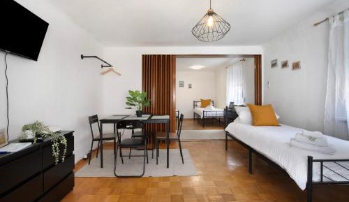 Superior One-Bedroom Apartment