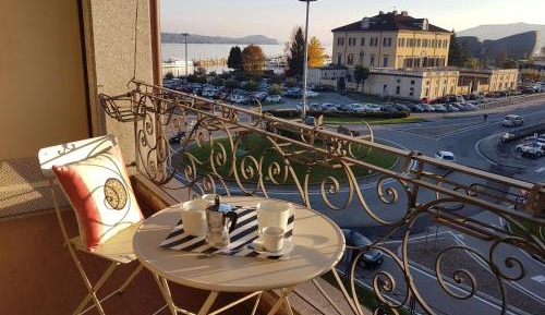 One-Bedroom Apartment with View