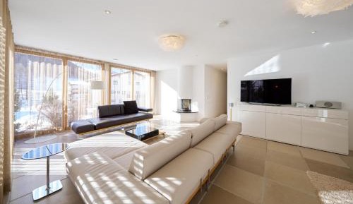 Three-Bedroom Apartment with Balcony and Terrace