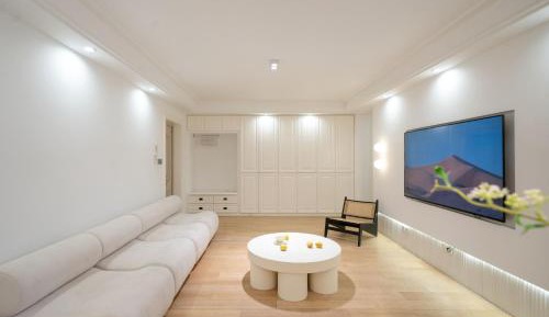 Three-Bedroom Deluxe Apartment