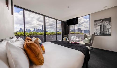 Deluxe King City View Room