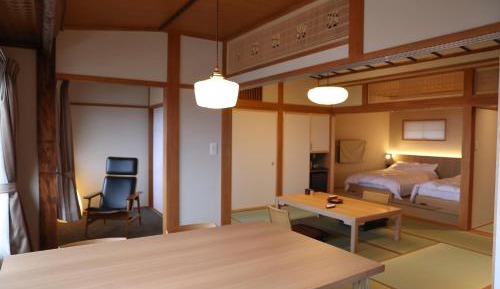 Twin Room with Shared Bathroom