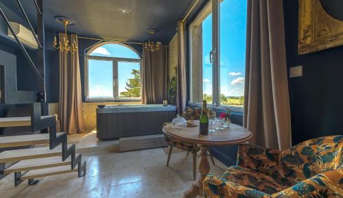 Suite with Hot Tub