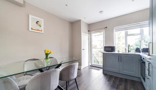 Deluxe Two-Bedroom Apartment with Garden View