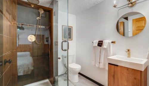Quadruple Room with Private Bathroom