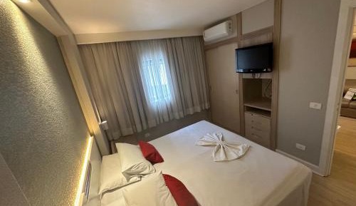 One-Bedroom Apartment with City View