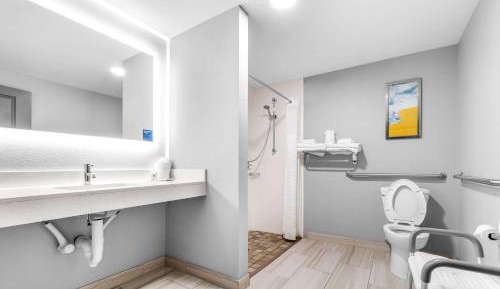 King Suite with City View - Accessible/Non-Smoking