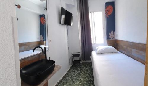 Single Room with Shared Bathroom