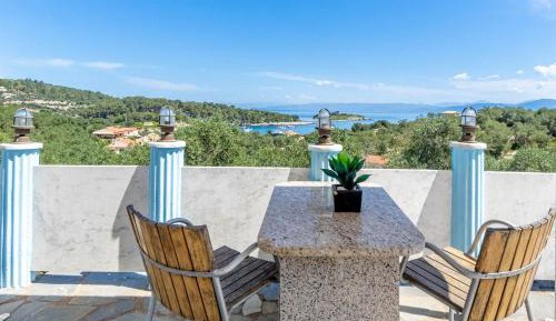 Superior One-Bedroom Apartment with Balcony