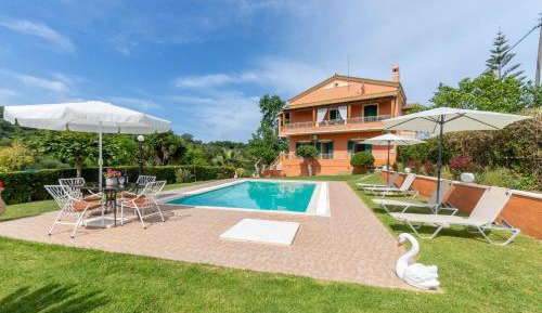 Three-Bedroom Superior Apartment