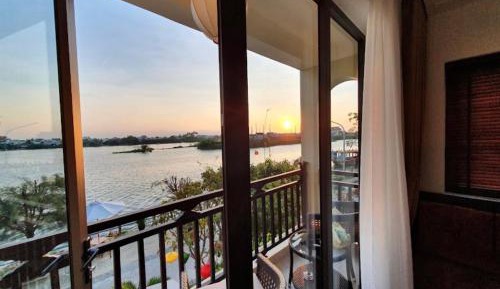 Deluxe Double Room with Balcony and River View