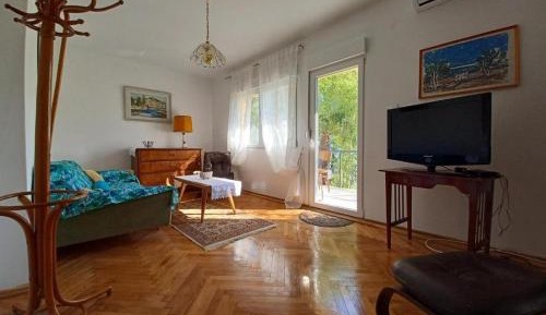 Three-Bedroom Apartment with Terrace and Sea View