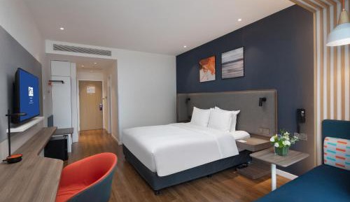 Standard King Room with City View