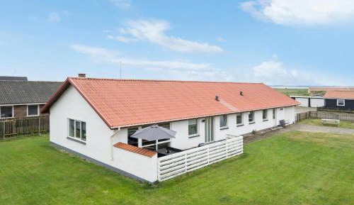 Three-Bedroom Holiday Home 