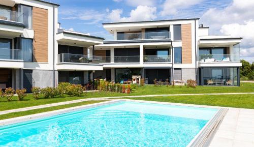 Apartment with Lake View