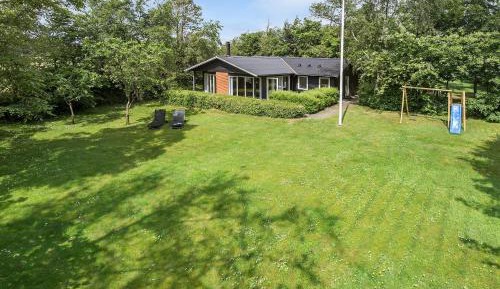 Three-Bedroom Holiday Home 