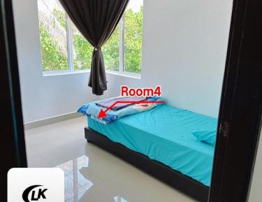 Queen Room with Shared Bathroom