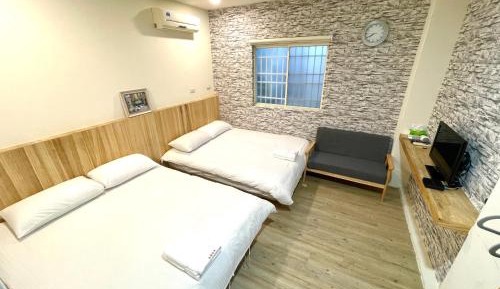 Quadruple Room with Private Bathroom