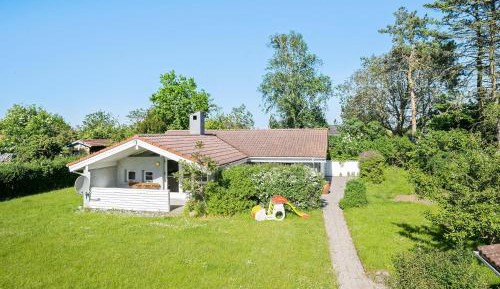 Three-Bedroom Holiday Home 
