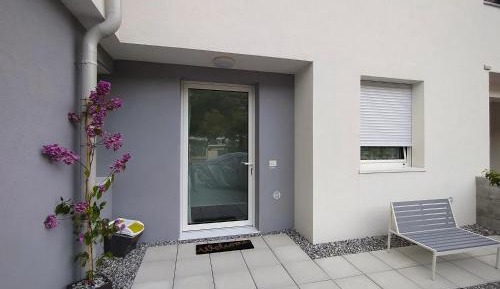 One-Bedroom Apartment with Garden