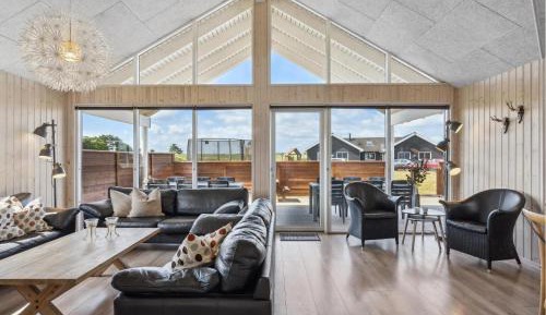 Seven-Bedroom Holiday Home