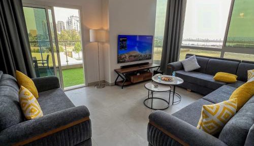 Four-Bedroom Apartment with Balcony 