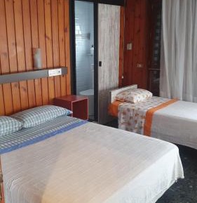 Quadruple Room with Private Bathroom