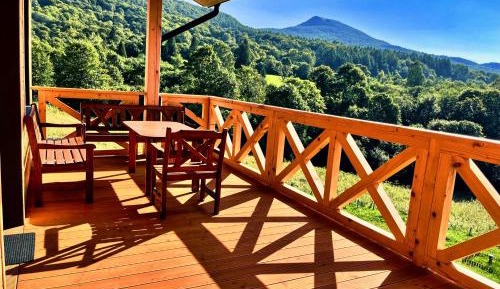 Two-Bedroom Apartment with Mountain View
