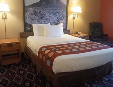 Queen Room - Disability Access - Non-Smoking