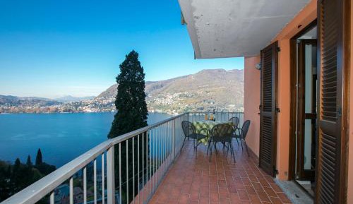 Apartment with Lake View