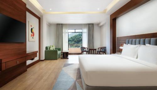 King Suite with Hills View